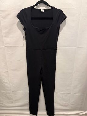 Aritzia Wilfred free theodora Black Short-Sleeve Scoop-Neck Jumpsuit size M.
